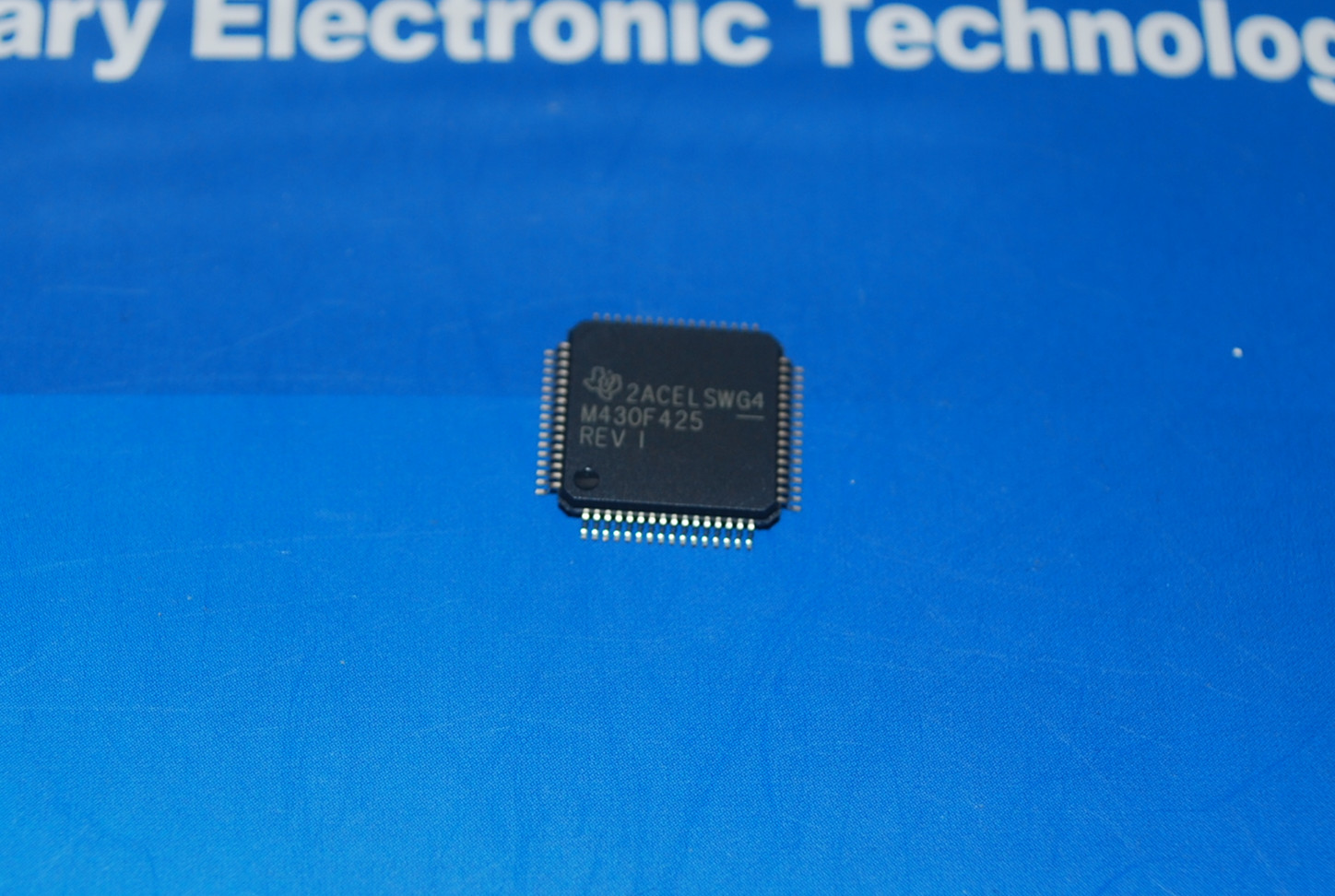 MSP430F425IPMR 16-bit ultra-low power microcontroller with 16kB flash, 512B RAM, Δ-Σ ADC, LCD display and 128 segments product photo
