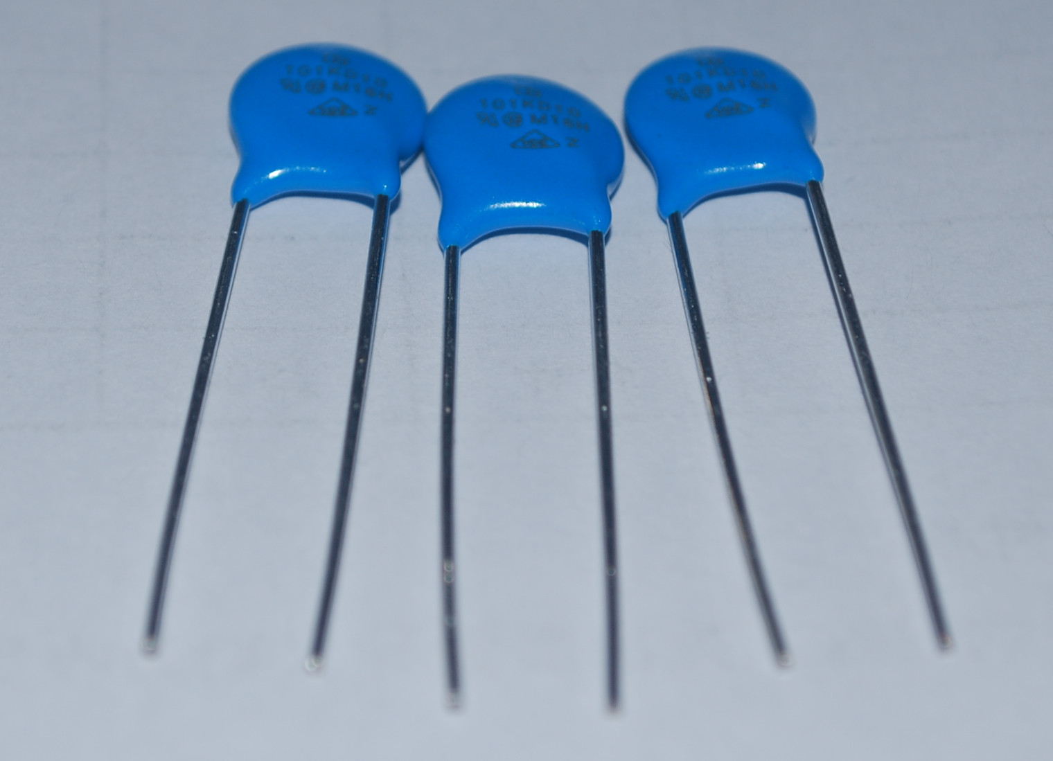 121KD10 压敏电阻 产品图