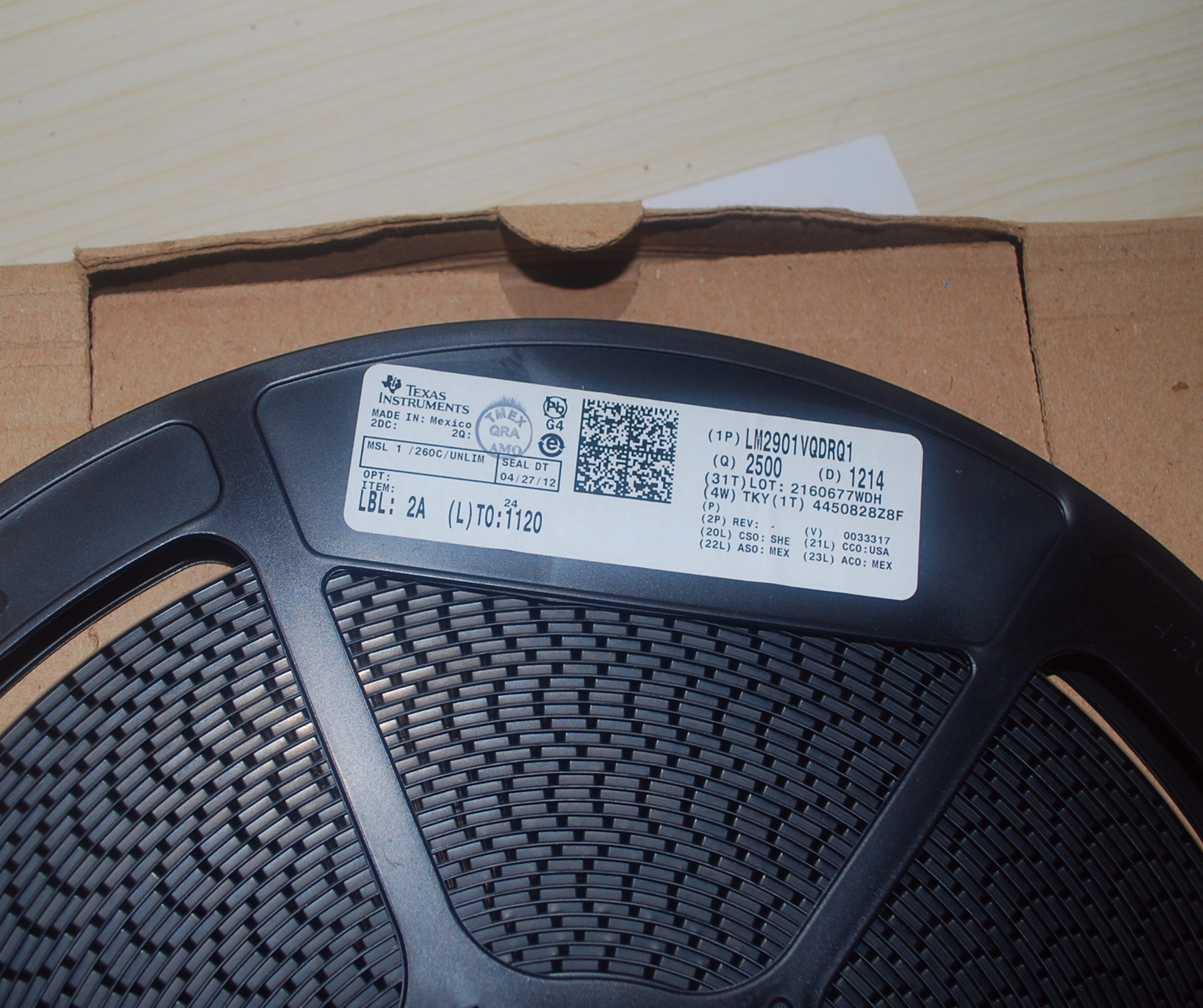 LM2901VQDRQ1 汽车级放大器 Comparator Quad ±18V/36V 14-Pin SOIC T/R - Tape and Reel (Alt: LM2901VQDRQ1) product photo