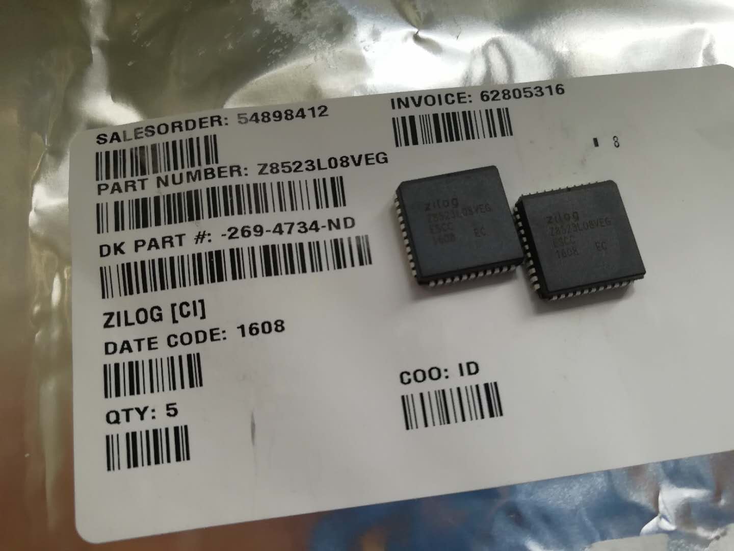 Z8523L16VSG Z8523L Series 16 MHz 3.3 V SMT Enhanced Serial Communications Controller PLCC-44 product photo