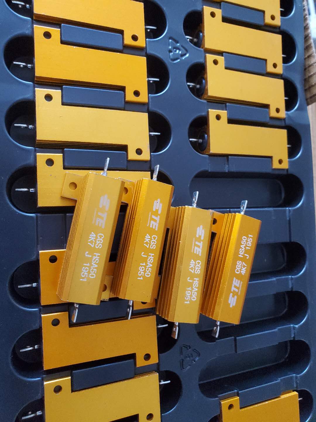 HSC100470RJ Res Wirewound 470 Ohm 5% 100W ±30ppm/°C Aluminum Housed AXL Chassis Mount Loos 产品图