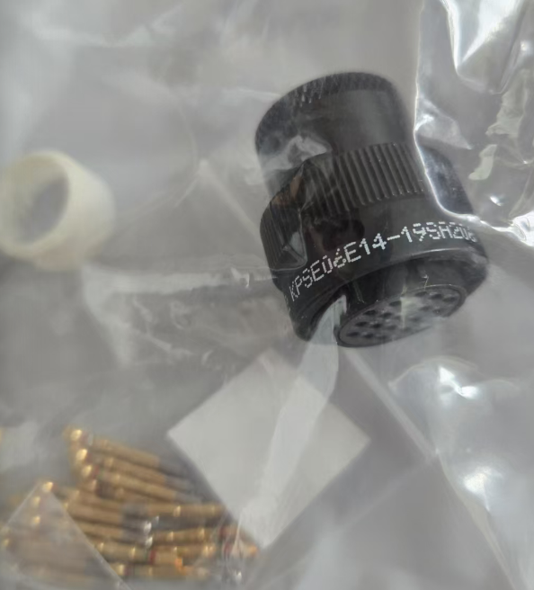 KPSE06E14-19SA206 Conn Circular SKT 19 POS Crimp ST Cable Mount 19 Terminal 1 Port 产品图